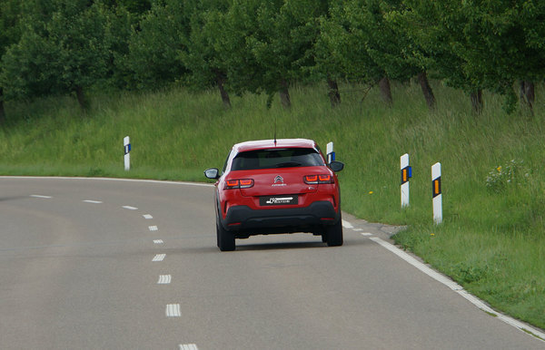 Seat Leon TSI TSI tar över det vänstra körfältet med vår PowerBox Läs mer