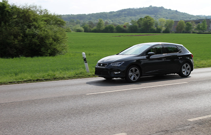 Seat Leon TSI TSI tar över det vänstra körfältet med vår PowerBox